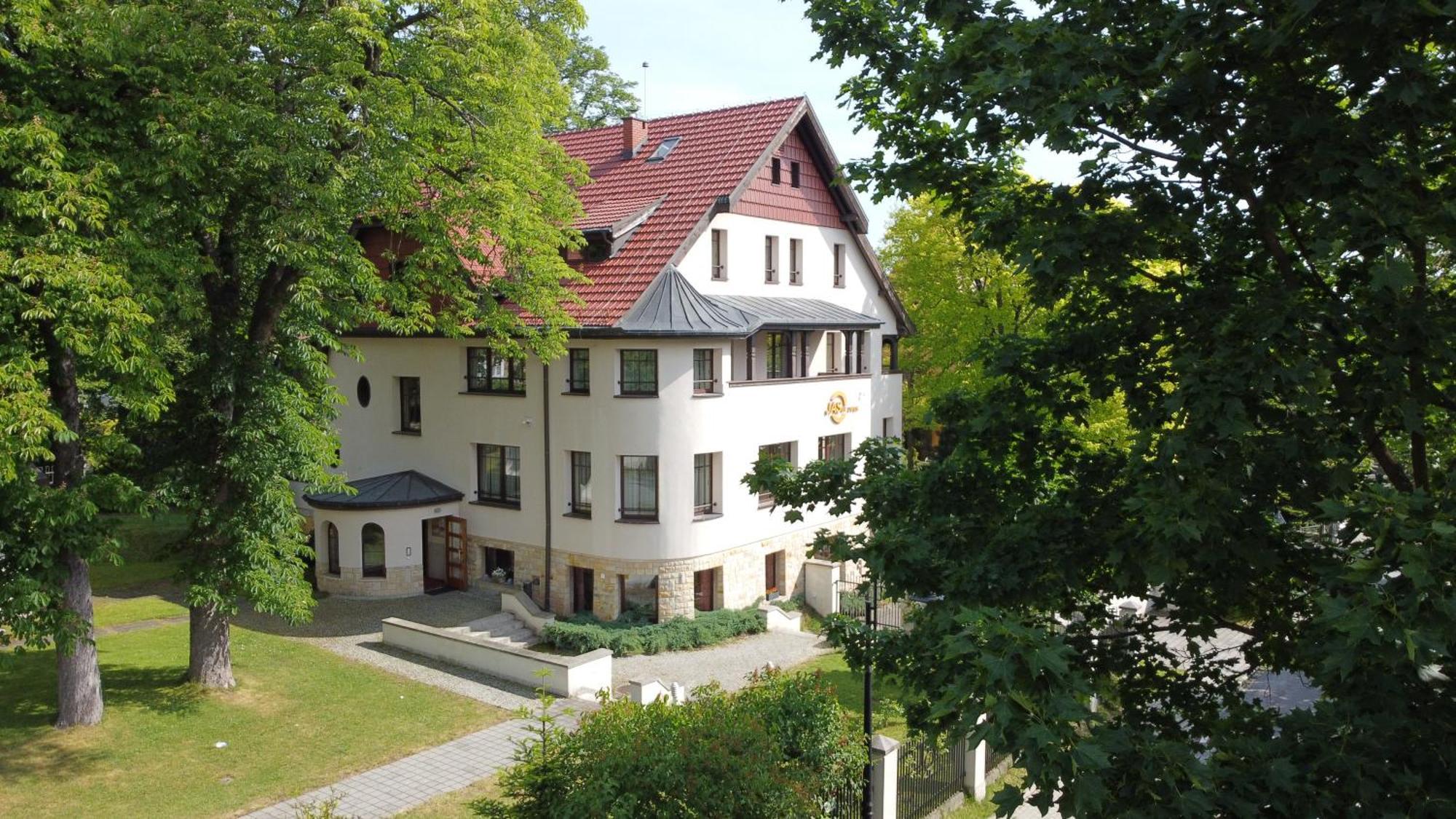 Jasny Dwor Hotel Polanica-Zdrój Eksteriør billede
